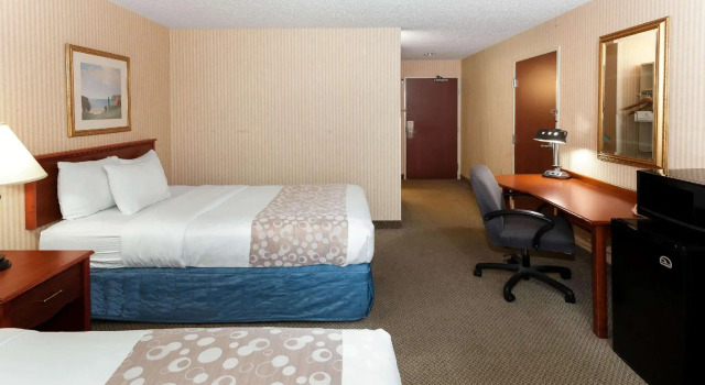 Четырёхместный номер Standard La Quinta by Wyndham Milwaukee SW New Berlin