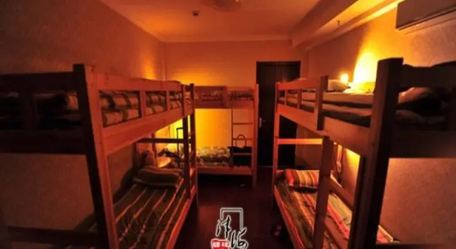 Кровать в общем номере (мужской номер) Tianjin Jinhai Post International Youth Hostel