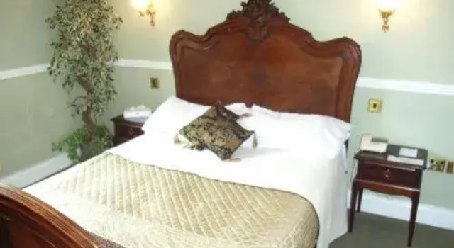 Номер Superior Crown & Cushion Hotel