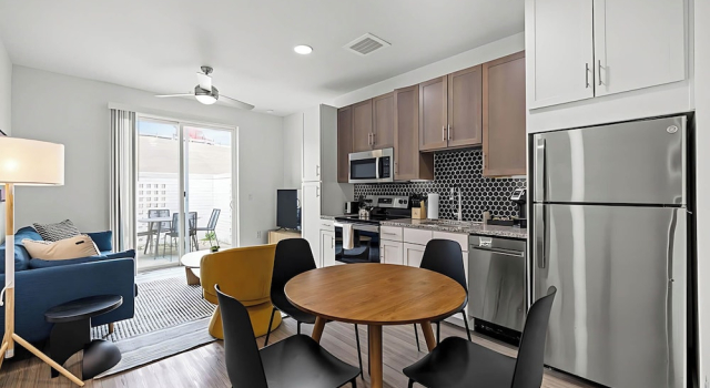 Номер Standard Дуплекс с 2 комнатами с балконом Placemakr Austin Downtown, Apartments by Hilton