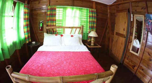 Half Moon Beach Cottages, Prenota Hotel Green Island Hanover