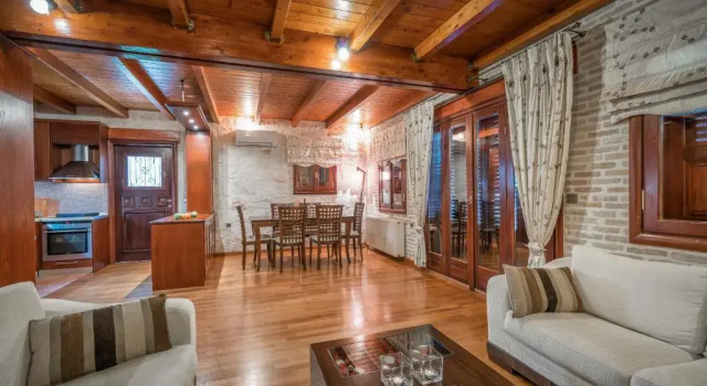 Коттедж с 3 комнатами Melissa Stone House