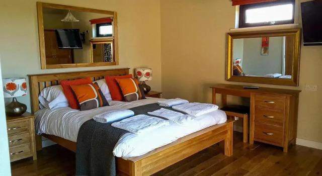 Коттедж с 2 комнатами Tor Farm Lodges - Private Hot Tubs, Shared Seasonal Outdoor Pool, Dog Friendly