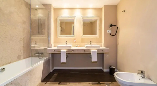 Трёхместный номер Standard Hotel Altora