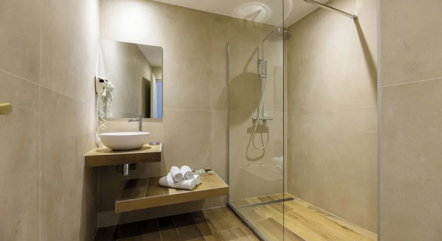 Двухместный номер Standard с балконом и с видом на бассейн Hotel Le Tilbury