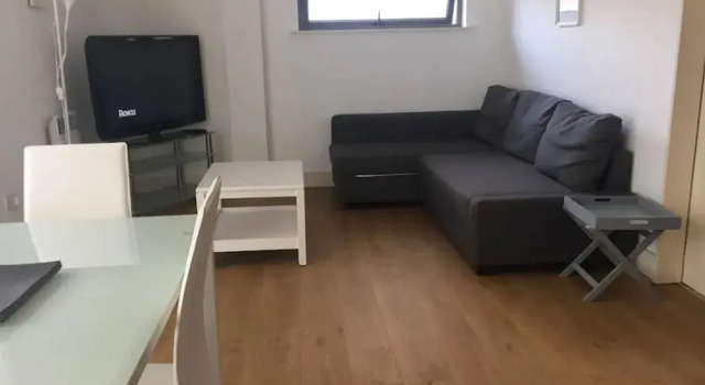 Spacious bright apartment w parking, Забронировать Апартаменты/квартира Апартаменты Ливерпуля, рядом с Улица Джеффс ов Болд, Апартаменты/квартира