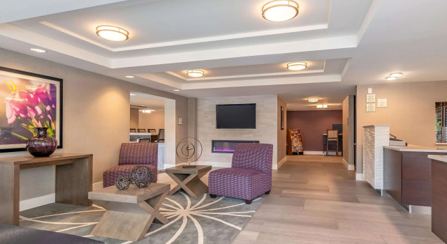 La Quinta Inn & Suites Salem, NH, Varaa Hotelli Hotellit New England uima-altaalla, Uima-allas
