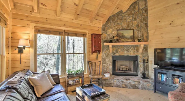 Cherry Log Couples Cabin Near Hiking & Waterfalls, Reserva ahora Hotel Cherry Log Georgia