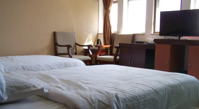 Standardowy dwuosobowy pokój i balkonem Premier Hotel
