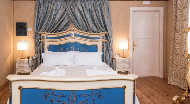 Люкс Luxury Càdor Hotel