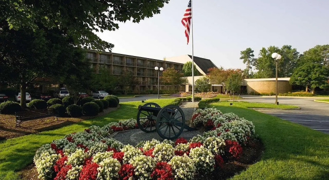 Номер Standard Fort Magruder Hotel Trademark Collection by Wyndham