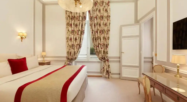 Люкс Prestige Hôtel Regina Louvre