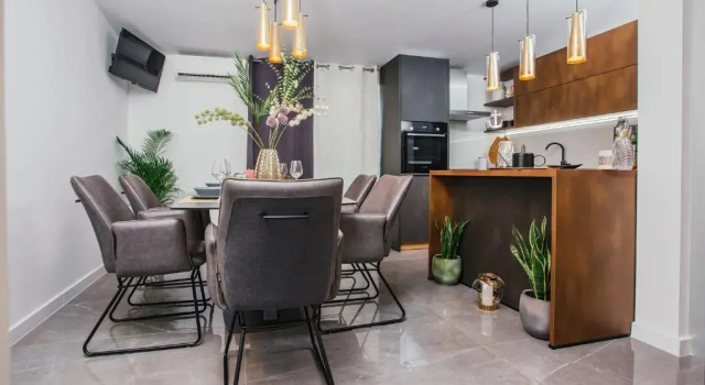 Апартаменты с 3 комнатами с балконом и с видом на море Apartments Nora