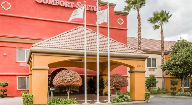 Люкс Comfort Suites Tulare Sequoia Gateway
