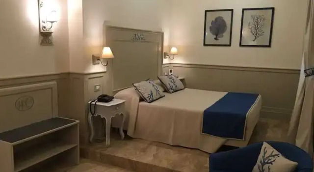 Hotel La Colonnina, Забронировать Отель Монтероссо-аль-Маре Чинкве-Терре