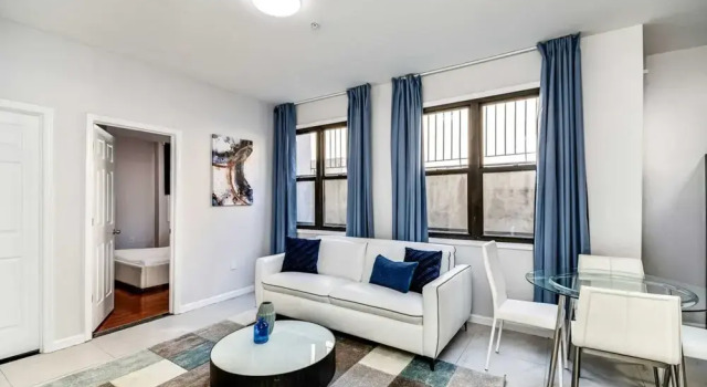 A Touch of Blue! Stylish 2BD Next to Reading Terminal Market, Забронировать Отель Бизнес-отели Филадельфии, рядом с Robert Bogle Marker, 4* 5*