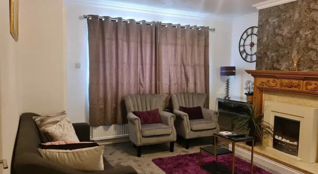 Immaculate 3-bed House in Middleton, 预订 酒店 利兹 西约克郡