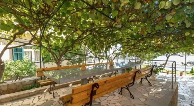 Rose - 30 m From the Beach - A4, Забронировать Отель Отели Сегет-Враница с парковкой, Парковка