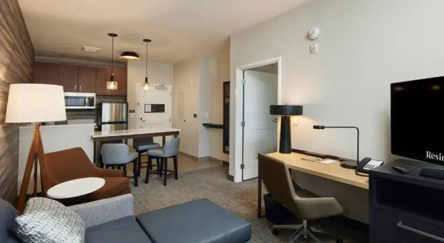 Четырёхместный люкс c 1 комнатой Residence Inn Sacramento Davis