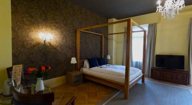 Alpenrose Hotel & Gardens