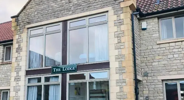 Коттедж Canons Court Mews