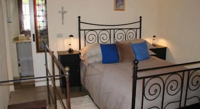 Adorable Tuscan Cottage With Beautiful Garden Just Outside Lucca, Sleeps 2