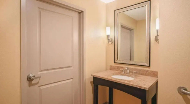Четырёхместный номер Standard Comfort Inn & Suites Verona at Turning Stone Resort Casino