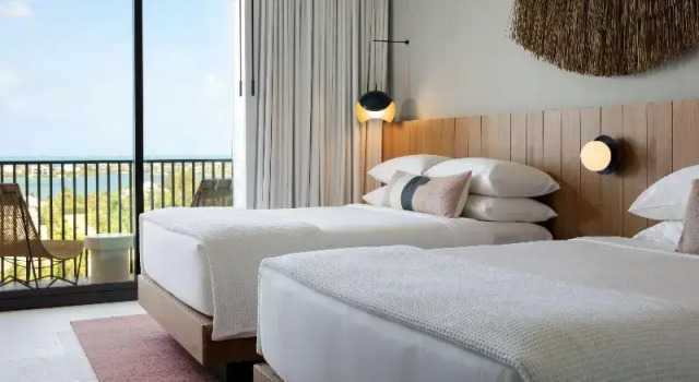 Четырёхместный номер Standard с видом на гавань Hotel Indigo Grand Cayman by IHG
