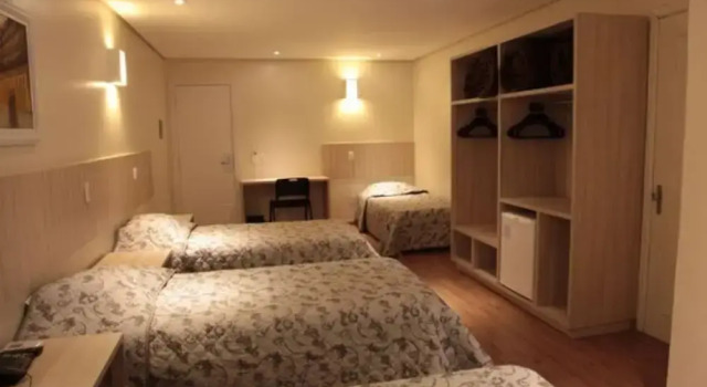 Четырёхместный номер Standard Golden Hotel - O MAIS CENTRAL - Pet Friendly
