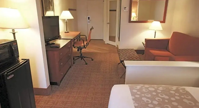 Двухместный полулюкс La Quinta by Wyndham Stamford / New York City