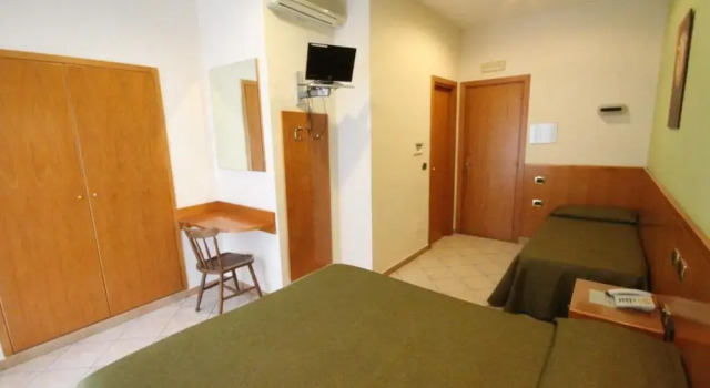 Трёхместный номер Standard Hotel Zara Napoli