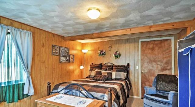 South Fork Log Cabin w/ Beautiful Mountain Views!, Rezerwuj Dom wakacyjny Hotele w South Fork z parkingiem, Parking