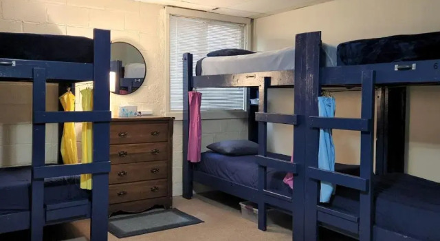 Кровать в общем номере Inn the Clouds Hostel & Inn