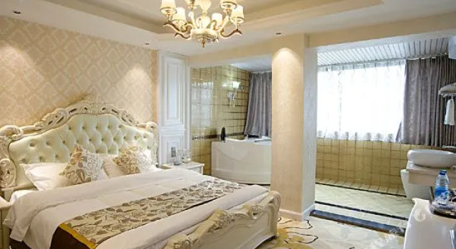 Blue Lake Hotel, Book Hotel Hoteller og overnatningssteder i Miyang, Hotel