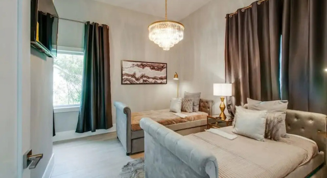 Large Group Lux 3mi Downtown - Rooftop City Views, Забронировать Дом для отпуска Нэшвилл Теннесси, рядом с Медицинский колледж Мегарри