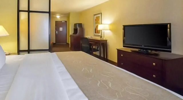 Люкс Comfort Suites Manhattan