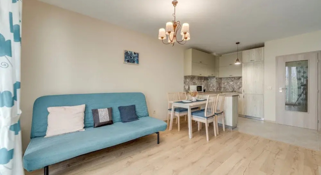 Bright and Newly Refurbished Apartment Near Center