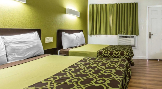 Четырёхместный номер Standard Rodeway Inn Downtown Hanford