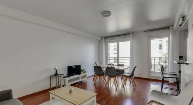Апартаменты Chic and spacious apart with parking