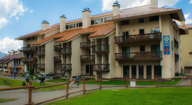 Axtel Condominiums by CB Lodging, Забронировать Отель Крестед-Бьютт Crested Butte Mountain, рядом с Горнолыжный курорт Crested Butte
