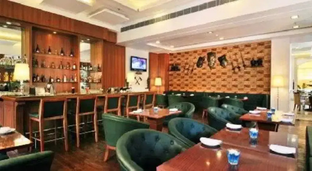 Tulip Inn Gurgaon, Забронировать Отель Отели Гургаон с бассейном, Бассейн