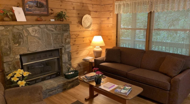Misty Creek Log Cabins, Забронировать Отель Мегги-Вэлли Аппалачи, рядом с Maggie Valley Festival Grounds