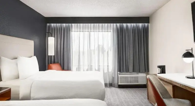 Четырёхместный номер Standard Courtyard Houston Sugar Land/Stafford