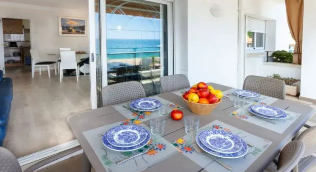 Fenals Beach, Boek Hotel Girona Catalonië