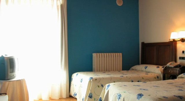 C.T.R. Camino de la Fuentona, Book Hotel Cabrejas del Pinar Soria