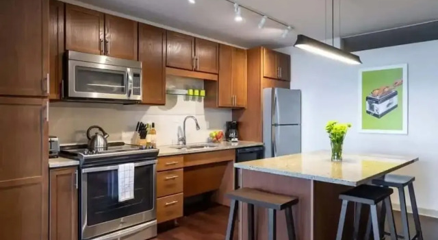 Stunning CozySuites on Elm St. 08, Забронировать Апарт-отель Апарт-отели Далласа, рядом с Reunion Tower Lookout, Апарт-отель