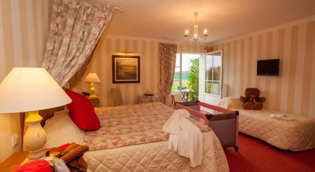 Четырёхместный номер Standard Le Fleuray Hotel & Restaurant
