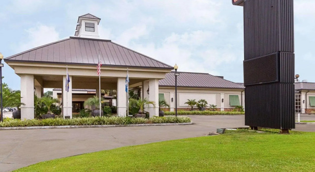 Clarion Inn and Suites Conference Center Covington, Buchen Sie Hotel Covington Louisiana