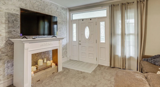 2 Mi to Dtwn: Charming Sandusky Getaway w/ Hot Tub