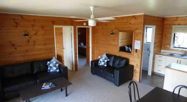 Люкс Cedarwood Lakeside Motel & Conference Venue